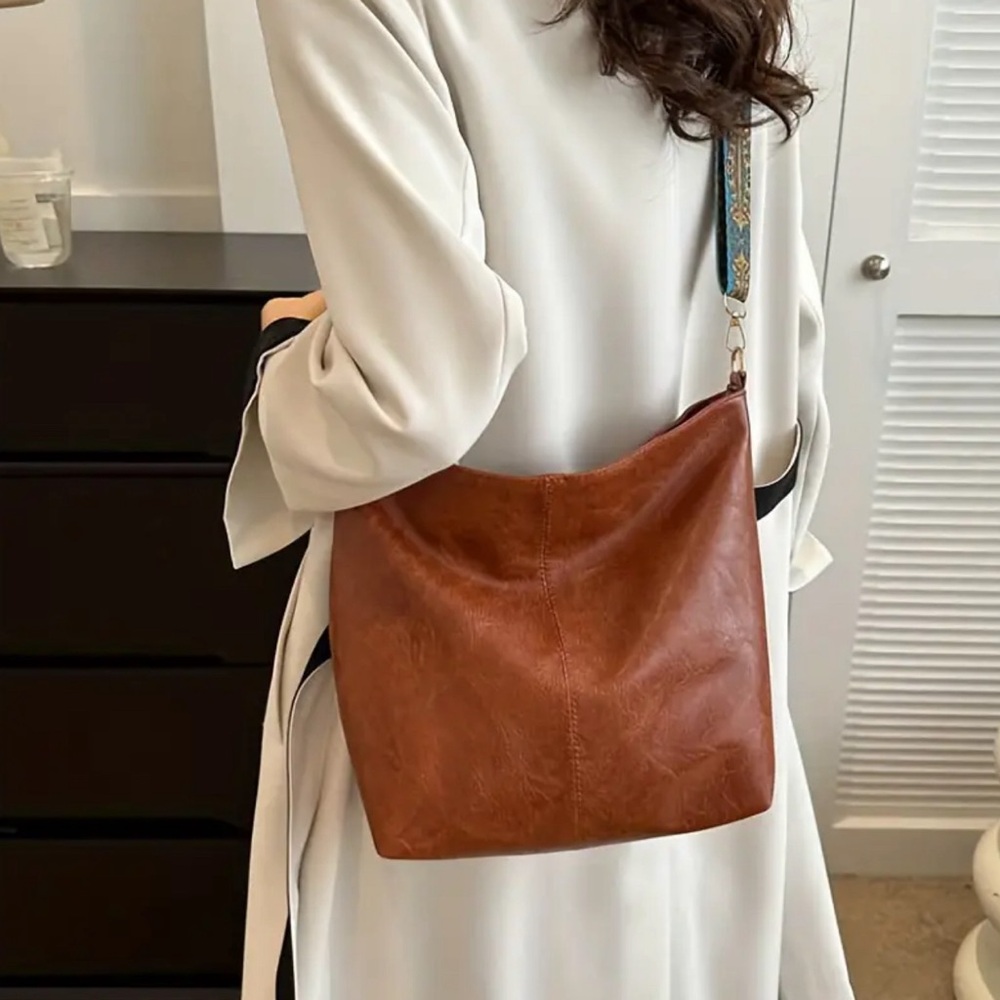 Retro Vegan Leather Crossbody Shoulder Bag - Stylish, Water-Resistant - Picture 3 of 7